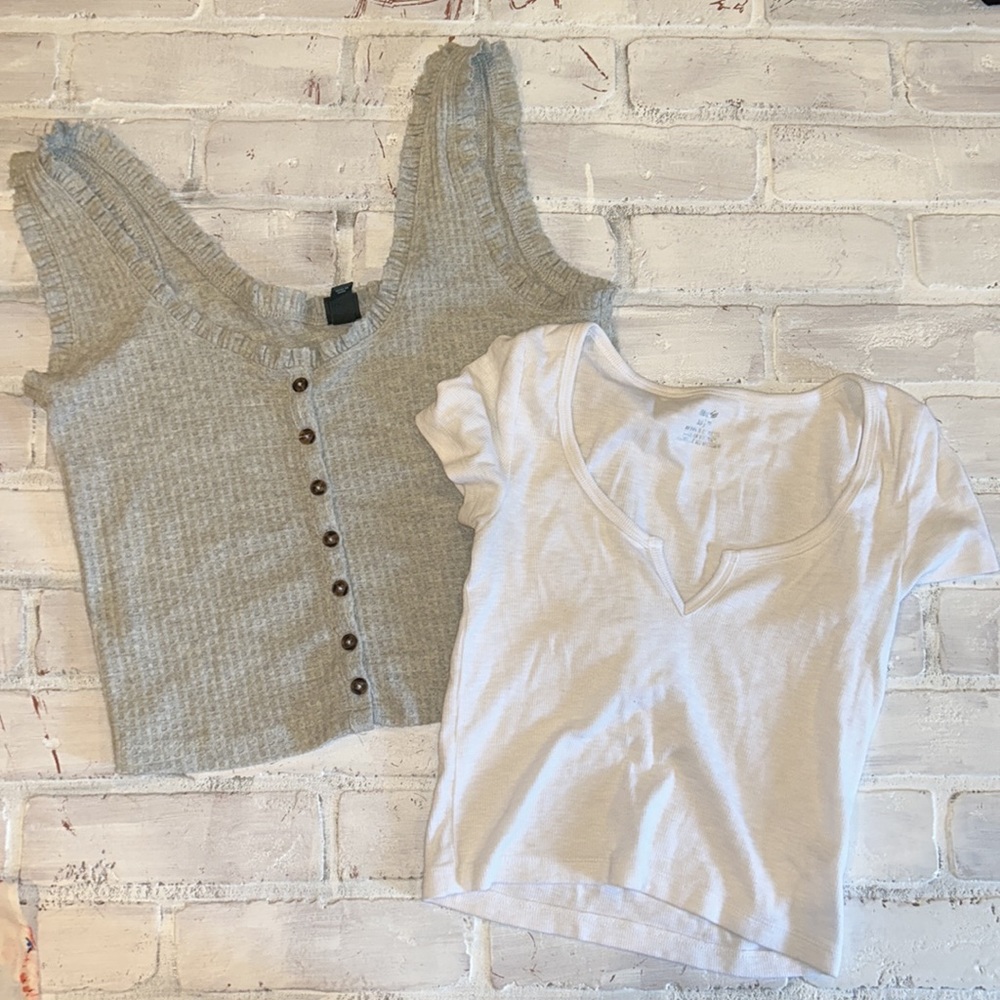 Boho flowy & crop top size small shirt bundle!! - Picture 4 of 6